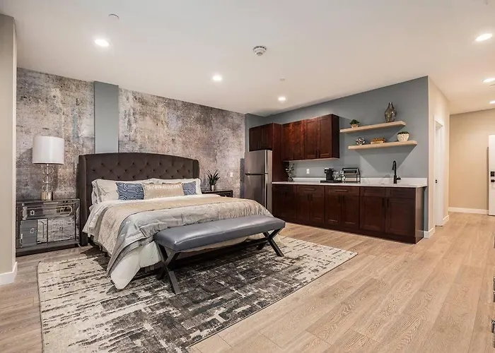 Private Room, Kitchen & Bath 1